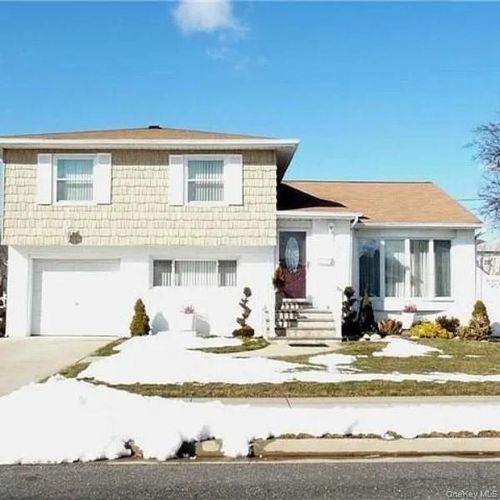 128 Cedar St, Freeport, NY, 11520-5428 | Card Image