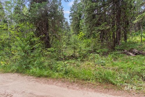 517 Susan Rd, Cascade, ID, 83611 | Card Image