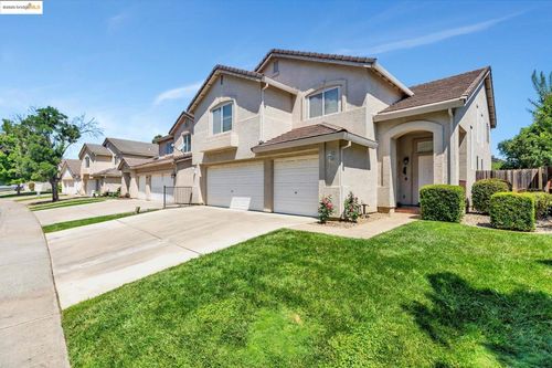 8215 Red Elk Dr, Elk Grove, CA, 95758-7942 | Card Image