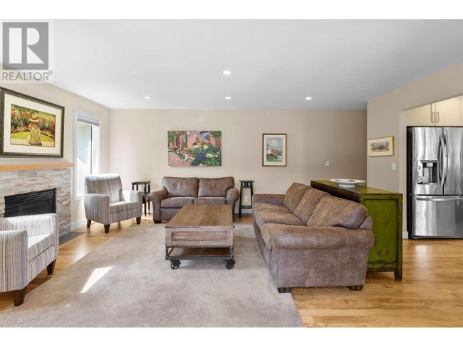 464 Cascia Dr, House other with 4 bedrooms, 4 bathrooms and 2 parking in Kelowna BC | Image 12