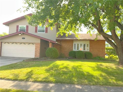 817 Chandler Dr, Trotwood, OH, 45426-2511 | Card Image