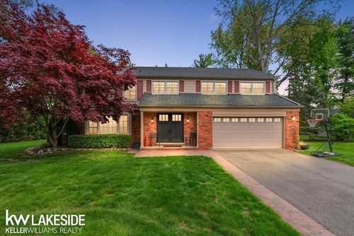 911 Lamppost Ln, Bloomfield Hills, MI, 48304-1942 | Card Image