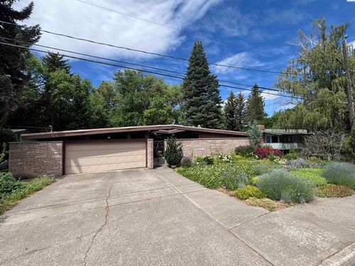 905 Se Kamiaken St, Pullman, WA, 99163-2233 | Card Image