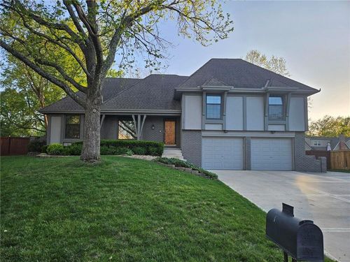 1613 E Sleepy Hollow Circle, Olathe, KS, 66062 | Card Image