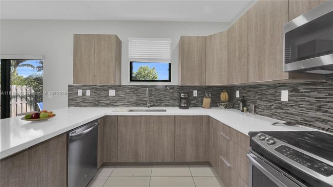 10380 Nw 88 Th Ter, Townhouse with 4 bedrooms, 3 bathrooms and null parking in Doral FL | Image 15