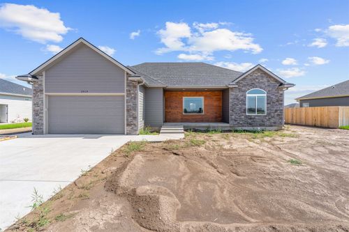 2919 Crystal Lake Dr, Salina, KS, 67401-6480 | Card Image