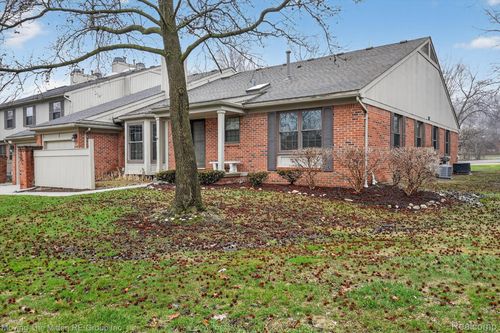 7127 Danbrooke, West Bloomfield, MI, 48322-2952 | Card Image