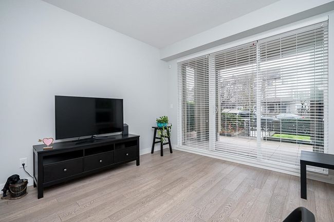 211 - 3399 Noel Drive, Condo with 1 bedrooms, 1 bathrooms and 1 parking in Burnaby BC | Image 15