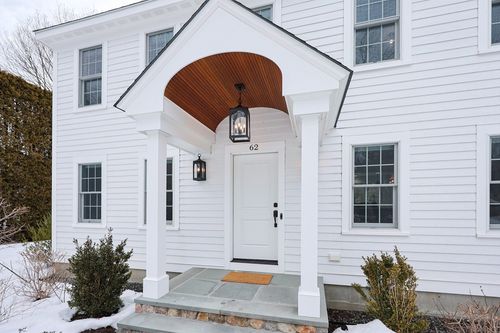 62 Tucker Ln, Dartmouth, MA, 02747-3528 | Card Image