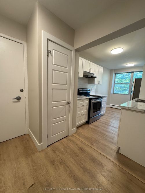 323-75 High St, London, ON, N6C4J8 | Card Image