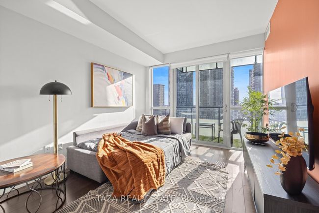 1231 - 560 Front St W, Condo with 3 bedrooms, 2 bathrooms and 1 parking in Toronto ON | Image 10