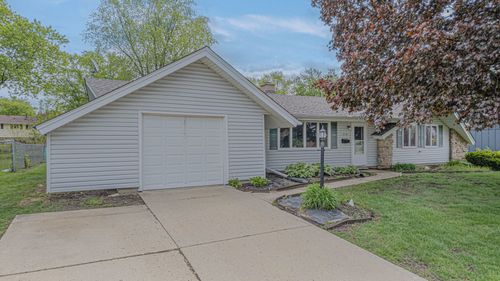 635 S Springinsguth Rd, Schaumburg, IL, 60193-2443 | Card Image