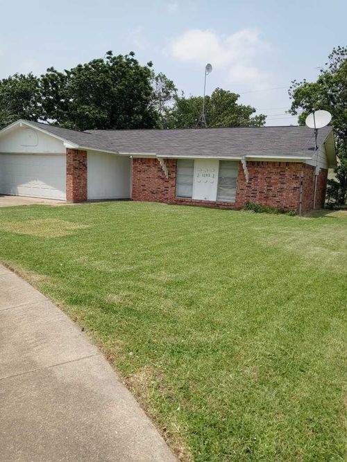 1053 Western Hills Dr, Ferris, TX, 75125-1411 | Card Image
