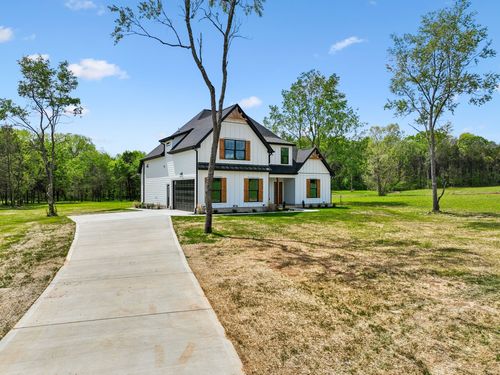 1990 Chicken Rd, Lebanon, TN, 37090-6713 | Card Image