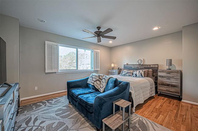 Versatile room perfect as a dedicated office or a spacious 5th bedroom. | Image 42