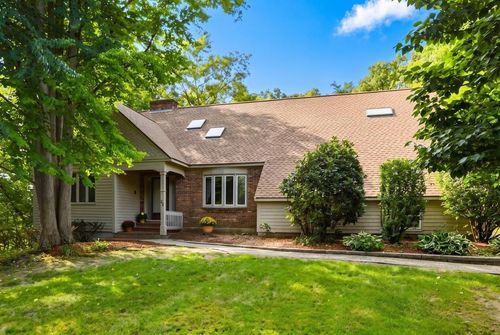 35 Hyacinth Drive, Nashua, NH, 03062 | Card Image
