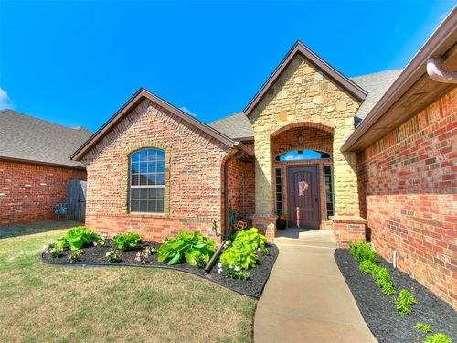 8909 Sue Anthony Ln, Yukon, OK, 73099-8732 | Card Image