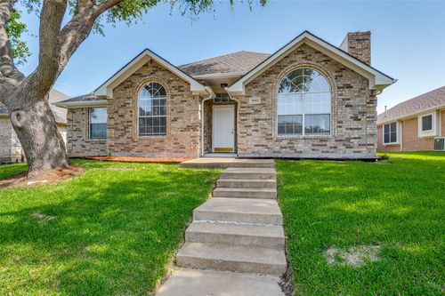 4033 Brazos Dr, Carrollton, TX, 75007-1135 | Card Image