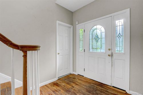 84 Robinson Ave, Medford, NY, 11763-2617 | Card Image