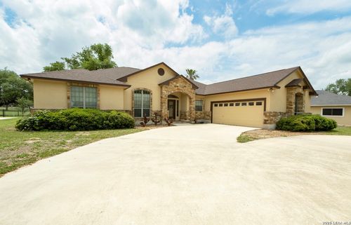 518 Jack Nickolaus Dr, Devine, TX, 78016-1018 | Card Image