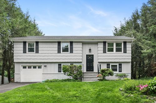 232 Woodridge Dr S, Stamford, CT, 06902-8335 | Card Image