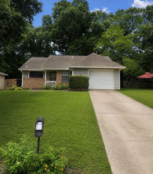 114 Fairoaks Dr, Crestview, FL, 32539-3620 | Card Image
