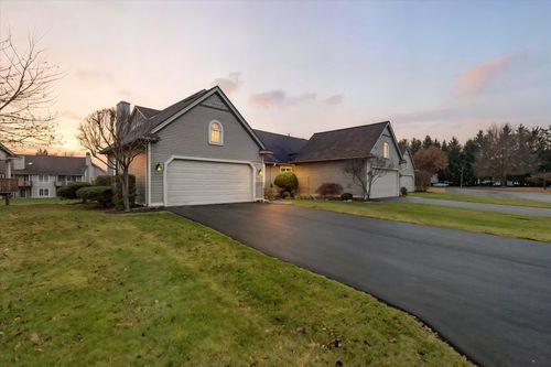 201 Pierce Lake Dr, Chelsea, MI, 48118-1428 | Card Image