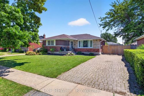 8 Dunraven Ave, St Catharines, ON, L2M6A7 | Card Image