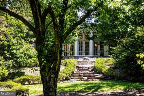 9324 Georgetown Pike, GREAT FALLS, VA, 22066-2725 | Card Image
