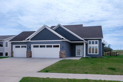 2415 Elk Run Dr Se, Pine Island, MN, 55963 | Card Image