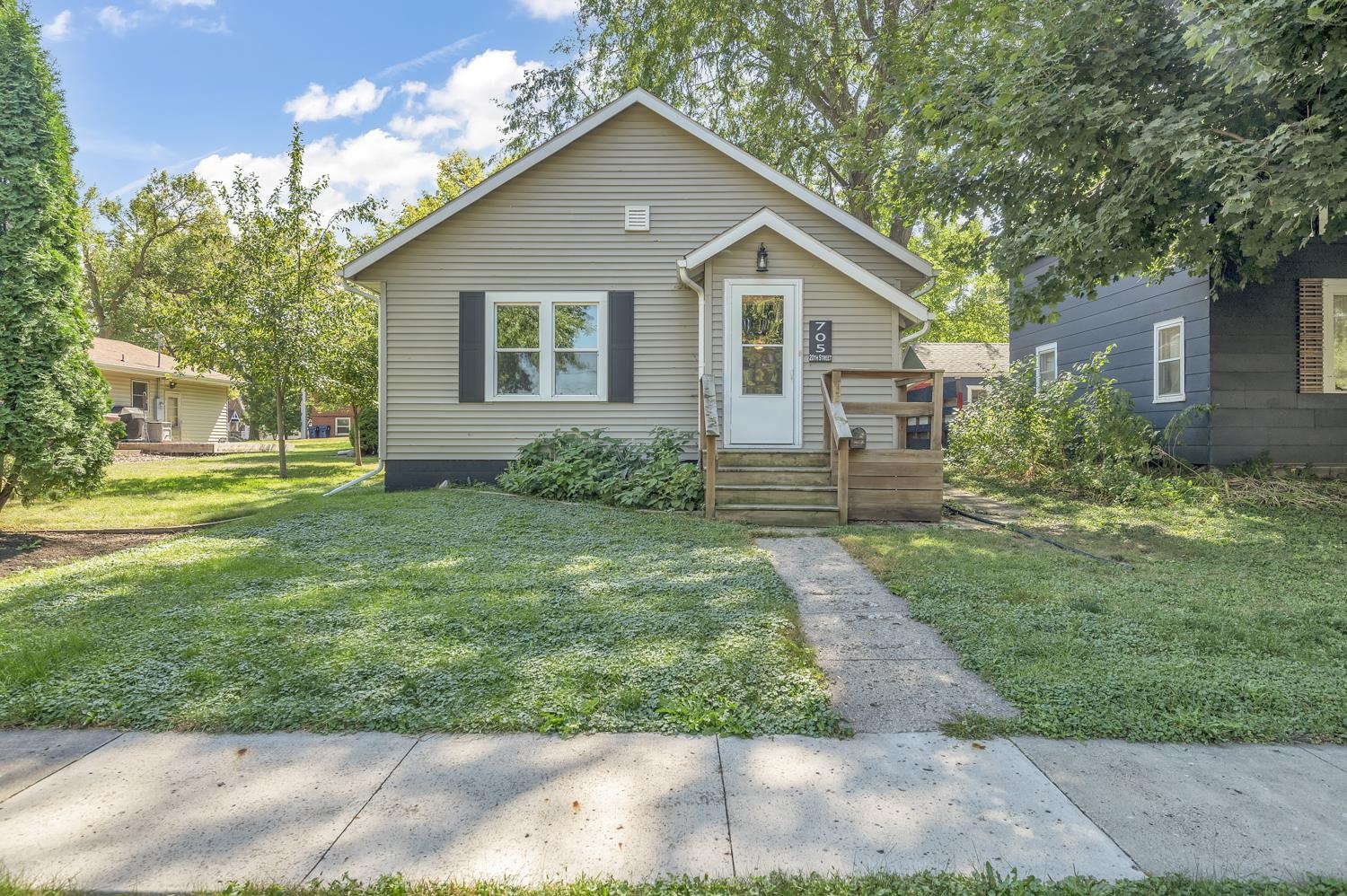 20th St, Spirit Lake, IA 51360
