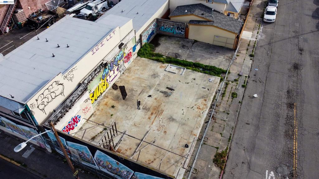Land in Oakland