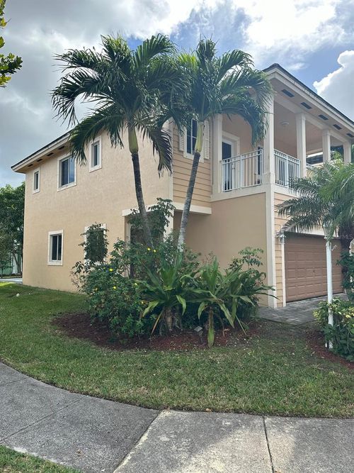 391 Ne 33rd Ter, Homestead, FL, 33033-7137 | Card Image