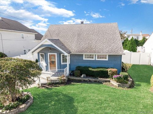 937 Mirabelle Avenue, Hempstead, NY, 11590 | Card Image