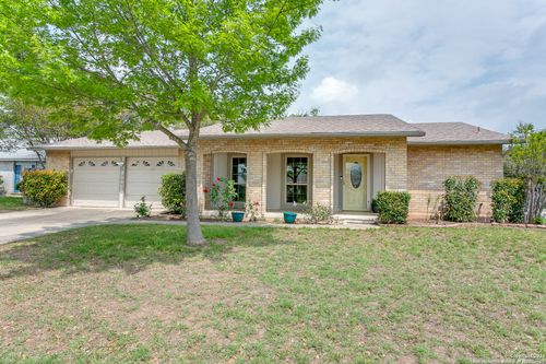 5043 Hacienda Dr, San Antonio, TX, 78233-5422 | Card Image