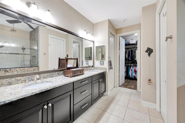 Spacious bathroom | Image 21