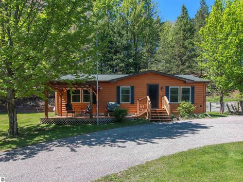 8086 Narrow Gauge Rd, Beulah, MI, 49617-9792 | Card Image