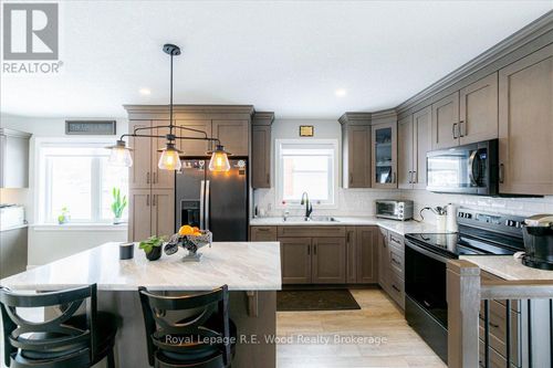 35 Church St E, Burgessville, ON, N0J1C0 | Card Image