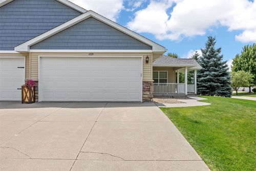 1035 Acacia Dr Ne, Cedar Rapids, IA, 52402 | Card Image