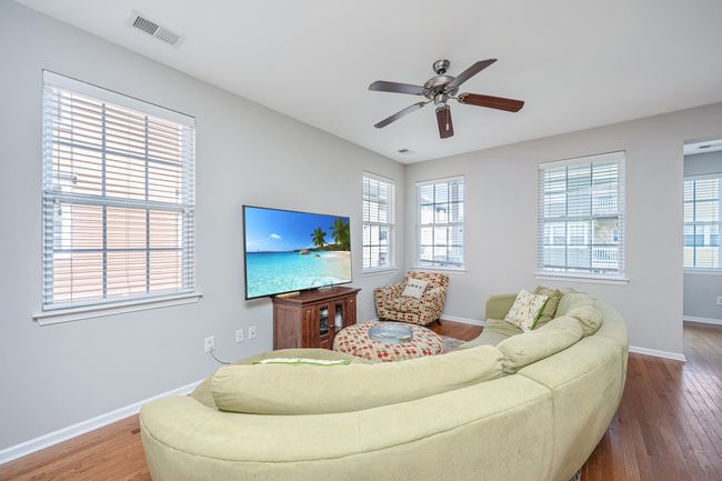 9042ParlorDr006 | Image 7