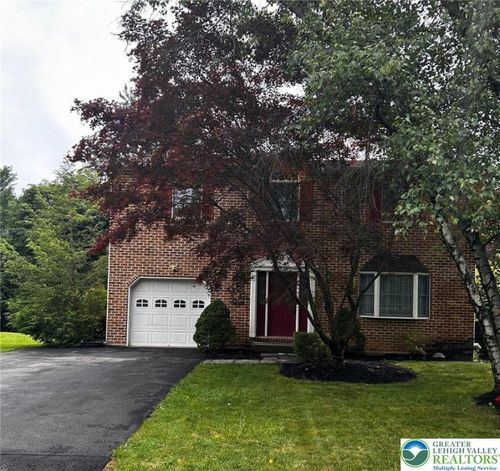 2071 Pleasant Dr, Bethlehem, PA, 18015-5134 | Card Image