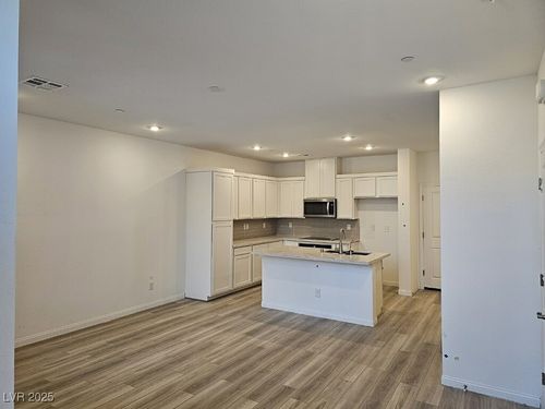 212 Wewatta Ave, Henderson, NV, 89011-5647 | Card Image