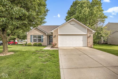 7055 Blue Ridge Dr, Noblesville, IN, 46062-4609 | Card Image