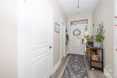 4352 Wildmint Sq, Townhouse with 3 bedrooms, 2 bathrooms and 3 parking in Gloucester ON | Image 3