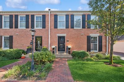 909 Westerfield Drive, Townhouse with 3 bedrooms, 2 bathrooms and 1 parking in Wilmette IL | Image 2