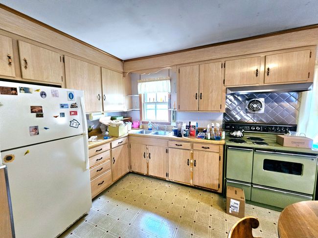 46 Salisbury Ave, House other with 3 bedrooms, 1 bathrooms and null parking in Moosup CT | Image 8