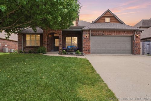 4610 143rd St, Bixby, OK, 74008-3792 | Card Image