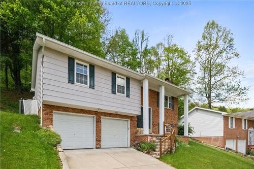 7018 Kanawha Farm Cir, Charleston, WV, 25312-9417 | Card Image
