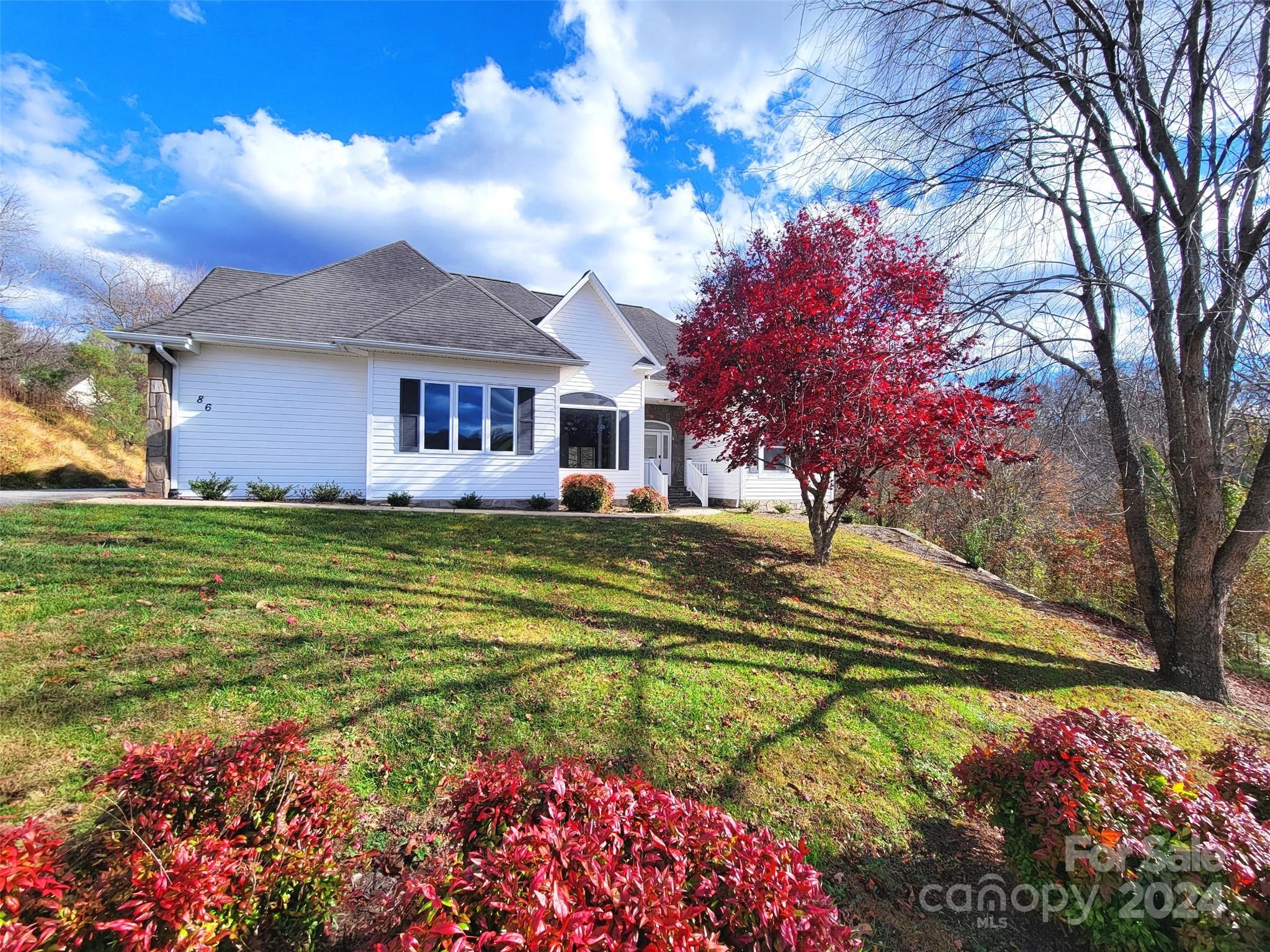 Arcadia Lake Dr, Clyde, NC 28721