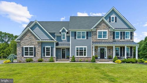 18 Robin Hill Way, Ringoes, NJ, 08551-2060 | Card Image